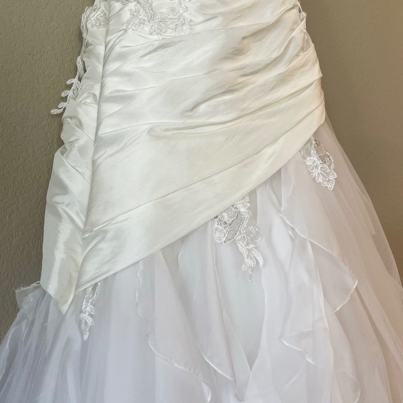 Demetrios Wedding Dress with Custom Straps Size 0 - Picture 5 of 7
